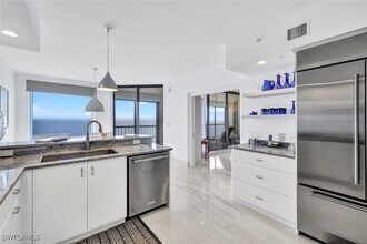 8171 Bay Colony Dr in Naples, FL - Building Photo - Building Photo