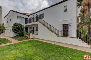 320 S Reeves Dr in Beverly Hills, CA - Building Photo