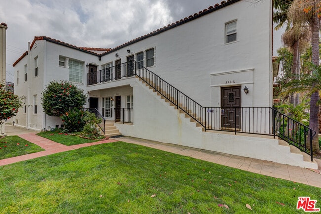property at 320 S Reeves Dr