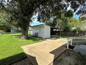 1016 S Booth Ln in Alvin, TX - Building Photo - Building Photo