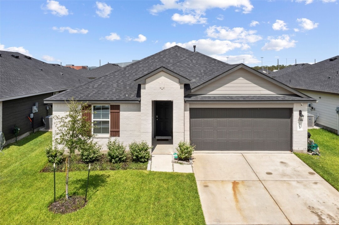 7510 Carson Ct in Arcola, TX - Building Photo