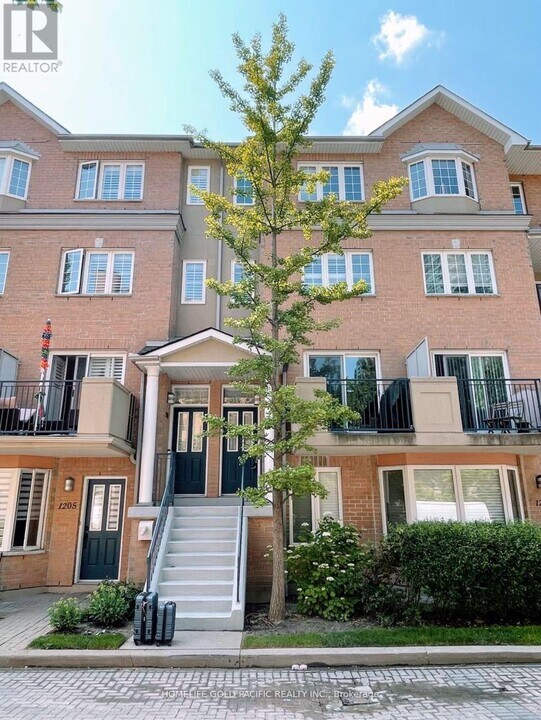 28-1228 Sommerset Way in Toronto, ON - Building Photo