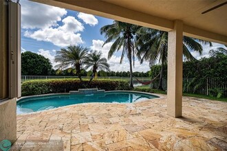 695 Nandina Dr in Weston, FL - Building Photo - Building Photo