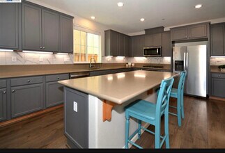 76 Baird Cir in Brentwood, CA - Building Photo - Building Photo