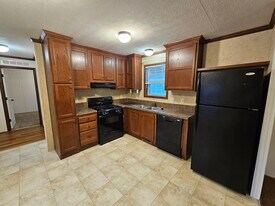 10 Daisy Ln in Weedsport, NY - Building Photo