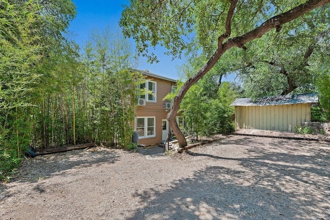 property at 2810 Pearl St