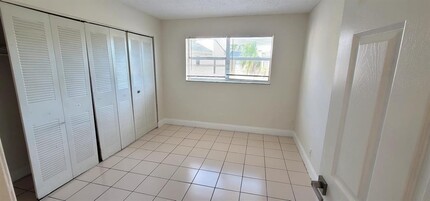 4401 Treehouse Ln, Unit F26 in Tamarac, FL - Building Photo - Building Photo