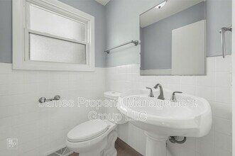 9063 N Clifton Ave in Niles, IL - Foto de edificio - Building Photo