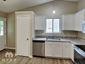 7307 Preakness Stakes Ln in Charlotte, NC - Building Photo - Building Photo