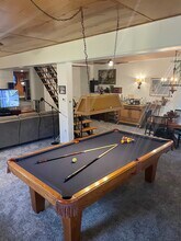 166 Center Rd in Woodbridge, CT - Foto de edificio - Building Photo