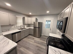 3343 Waterside Dr in Akron, OH - Foto de edificio - Building Photo