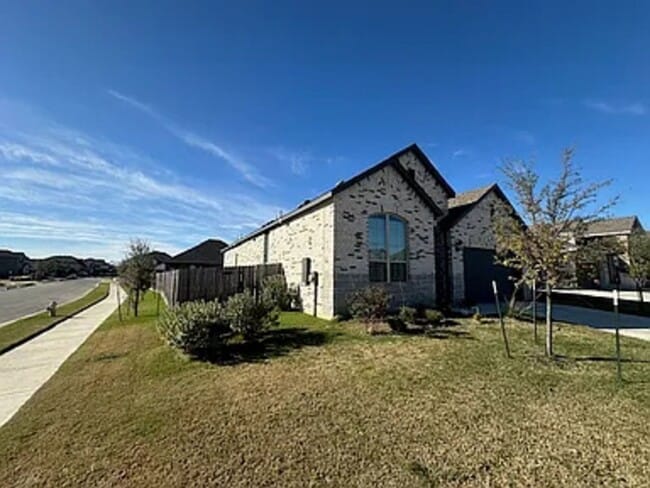 1007 Simmental Loop in Hutto, TX - Foto de edificio - Building Photo