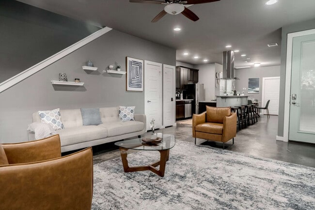 2002 Rosewood Ave in Austin, TX - Building Photo - Building Photo