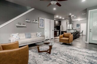 2002 Rosewood Ave in Austin, TX - Building Photo - Building Photo