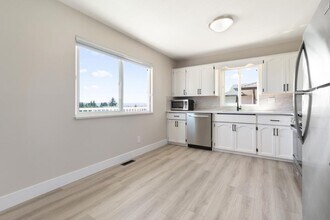 18379-1856B 56b Ave in Surrey, BC - Building Photo - Building Photo