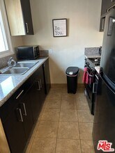 137 Rexford Dr in Beverly Hills, CA - Building Photo - Building Photo