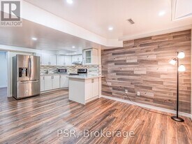 6408 Newcombe Dr in Mississauga, ON - Building Photo