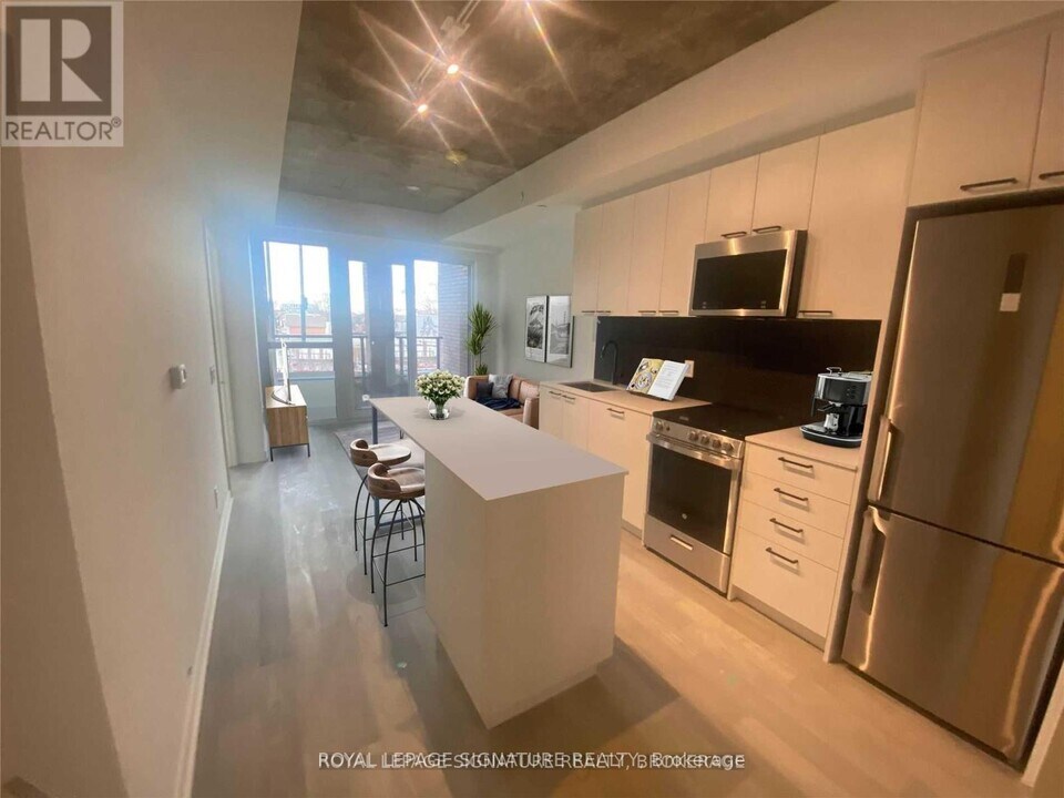 1808 St Clair Ave W in Toronto, ON - Building Photo