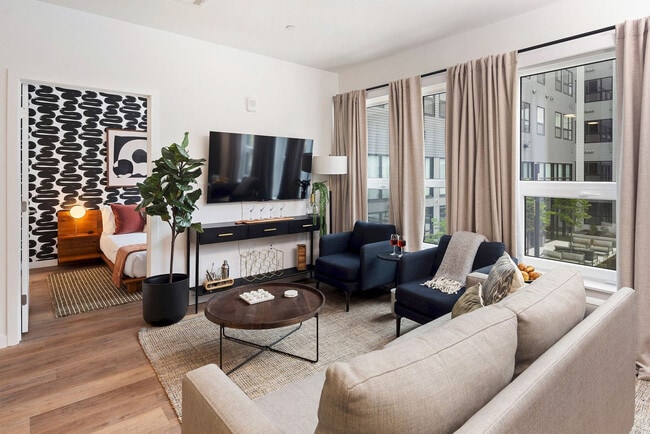 202 Mill Rd in Everett, MA - Building Photo - Building Photo