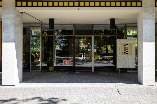 Georgian House in Vancouver, BC - Building Photo - Building Photo