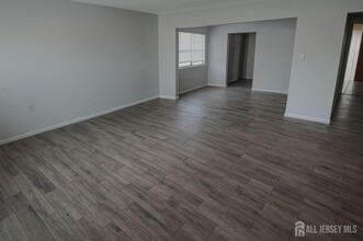 72 Longfellow St in Carteret, NJ - Building Photo - Building Photo