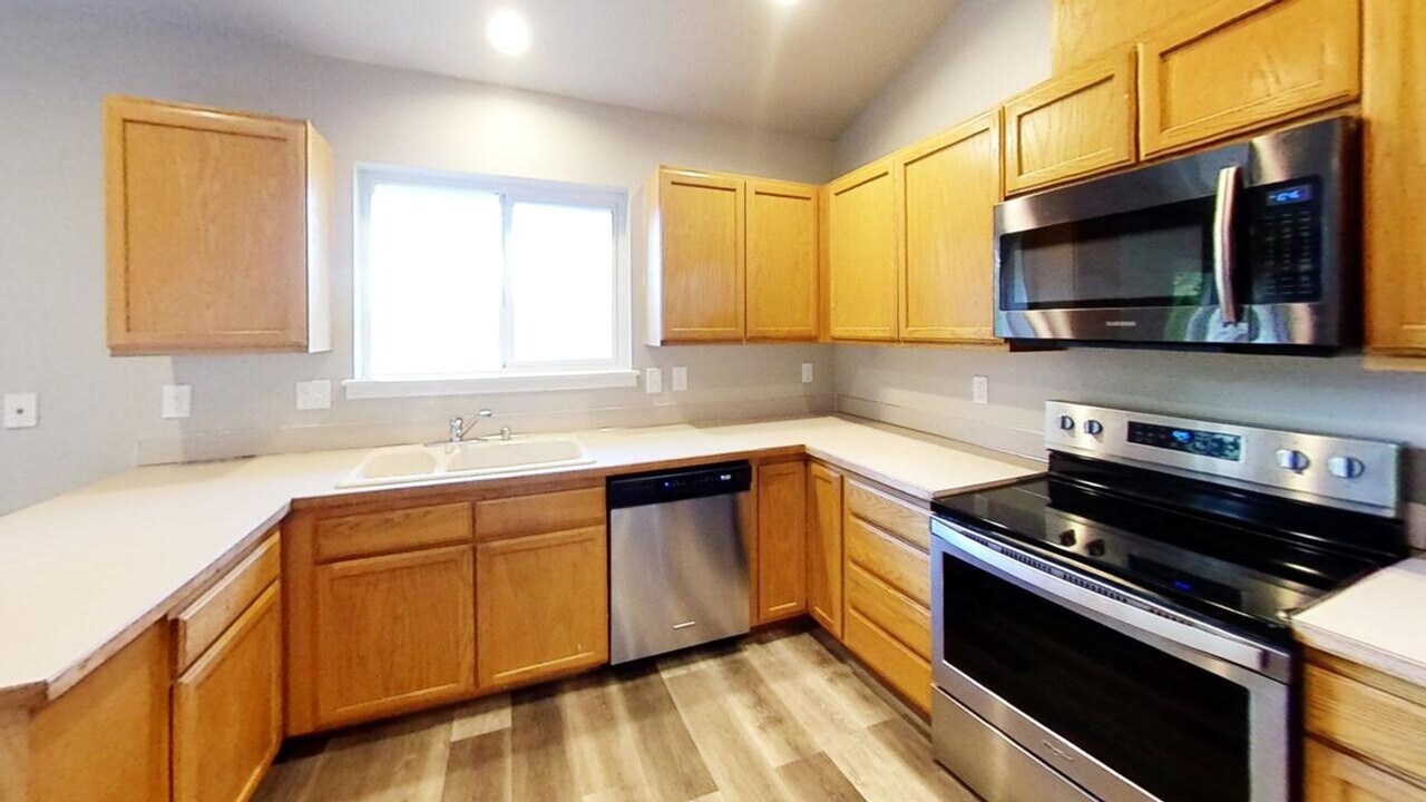 922 S 34th St in Bellingham, WA - Building Photo