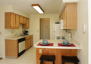 Willow Stream Apartments North in Liverpool, NY - Building Photo - Interior Photo