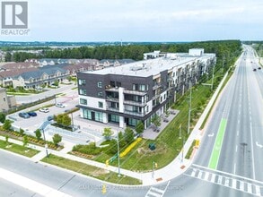 555 William Graham Dr in Aurora, ON - Building Photo - Building Photo
