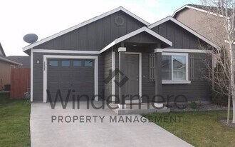 1233 Southwest Carver Street in College Place, WA - Building Photo