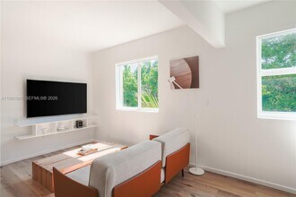136 NE 46th St in Miami, FL - Building Photo - Building Photo