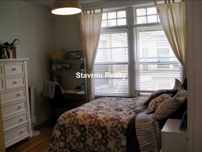 1675 Beacon St, Unit 2 in Brookline, MA - Building Photo - Building Photo