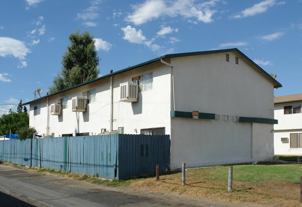 924 Mesa Verde Ave in Corona, CA - Building Photo