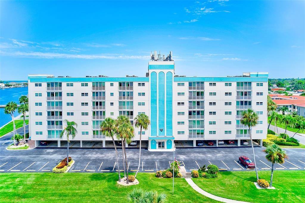 10216 Regal Dr in Largo, FL - Building Photo
