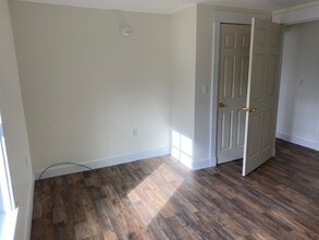 812 Brunswick Ave in Gardiner, ME - Building Photo - Building Photo