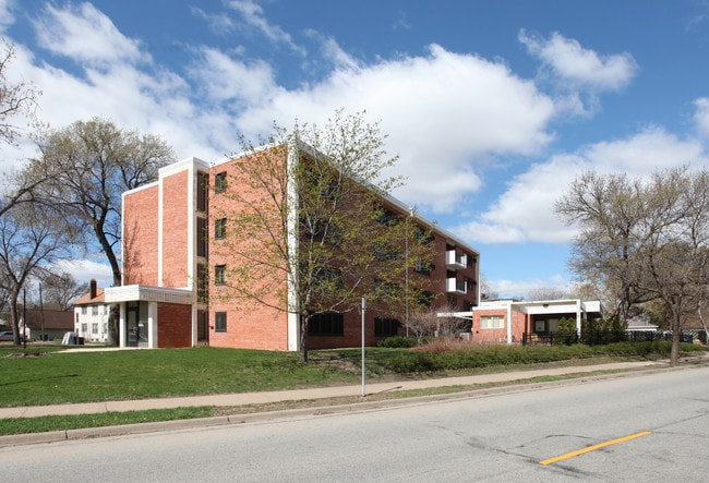 Sibley Triangle Manor in Minneapolis, MN - Foto de edificio - Building Photo
