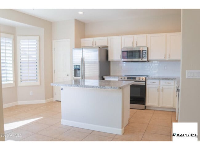 property at 900 W Broadway Ave