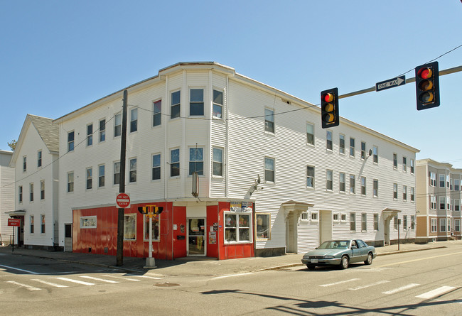 215 Lake Ave in Manchester, NH - Foto de edificio - Building Photo