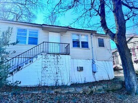 70 Lakeside Dr in Childersburg, AL - Building Photo