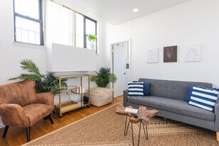 735 10th Ave in New York, NY - Building Photo