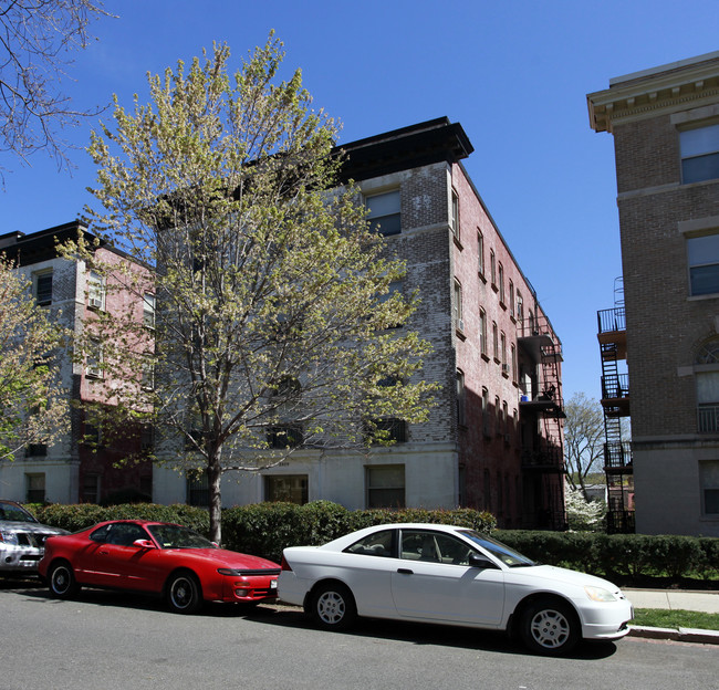 2829 28th St NW in Washington, DC - Building Photo - Building Photo