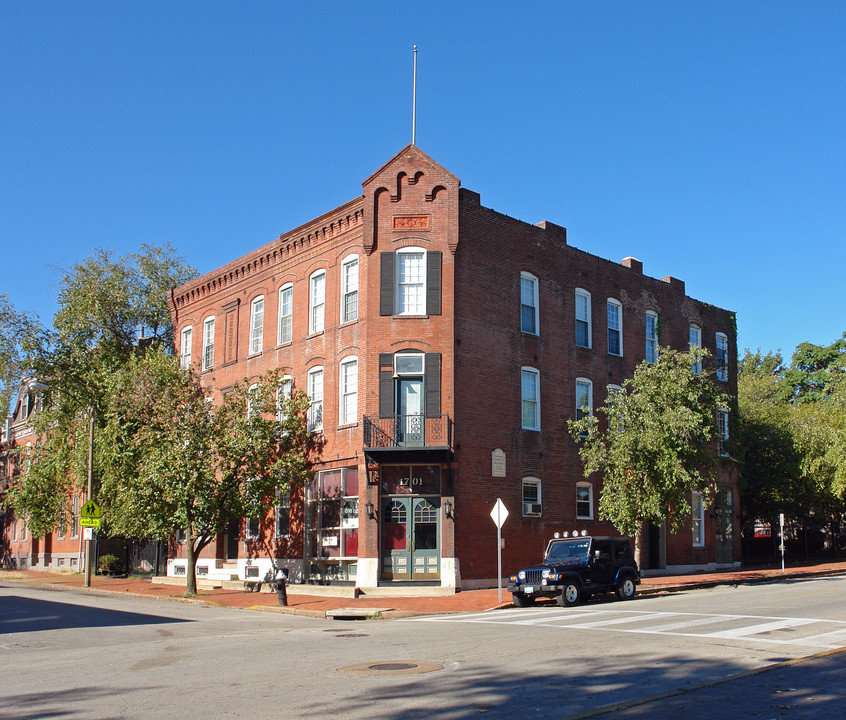 1701 S 8th St in St. Louis, MO - Building Photo