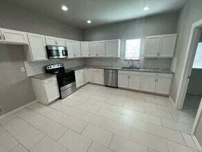 810 Seven Oaks Rd in Bonham, TX - Building Photo - Building Photo