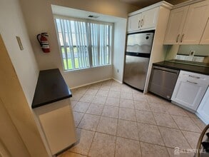 57 Goodwin Dr in North Brunswick, NJ - Foto de edificio - Building Photo