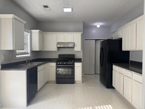 792 Clairidge Oak Ct in Lawrenceville, GA - Building Photo - Building Photo