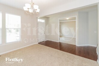 1439 Woodbury Glen Dr in Amelia, OH - Foto de edificio - Building Photo