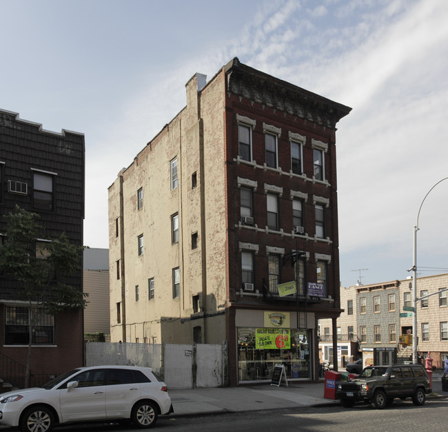 566 Lorimer St in Brooklyn, NY - Building Photo - Building Photo