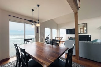 6437 NW Finisterre Ave in Yachats, OR - Building Photo - Building Photo