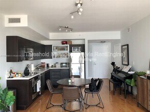 90 SW 10th St in Miami, FL - Building Photo - Building Photo