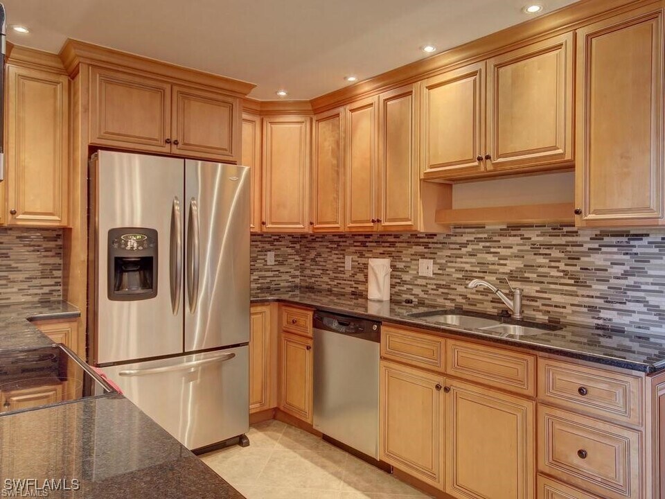 4912 Hawaii Blvd in Naples, FL - Building Photo