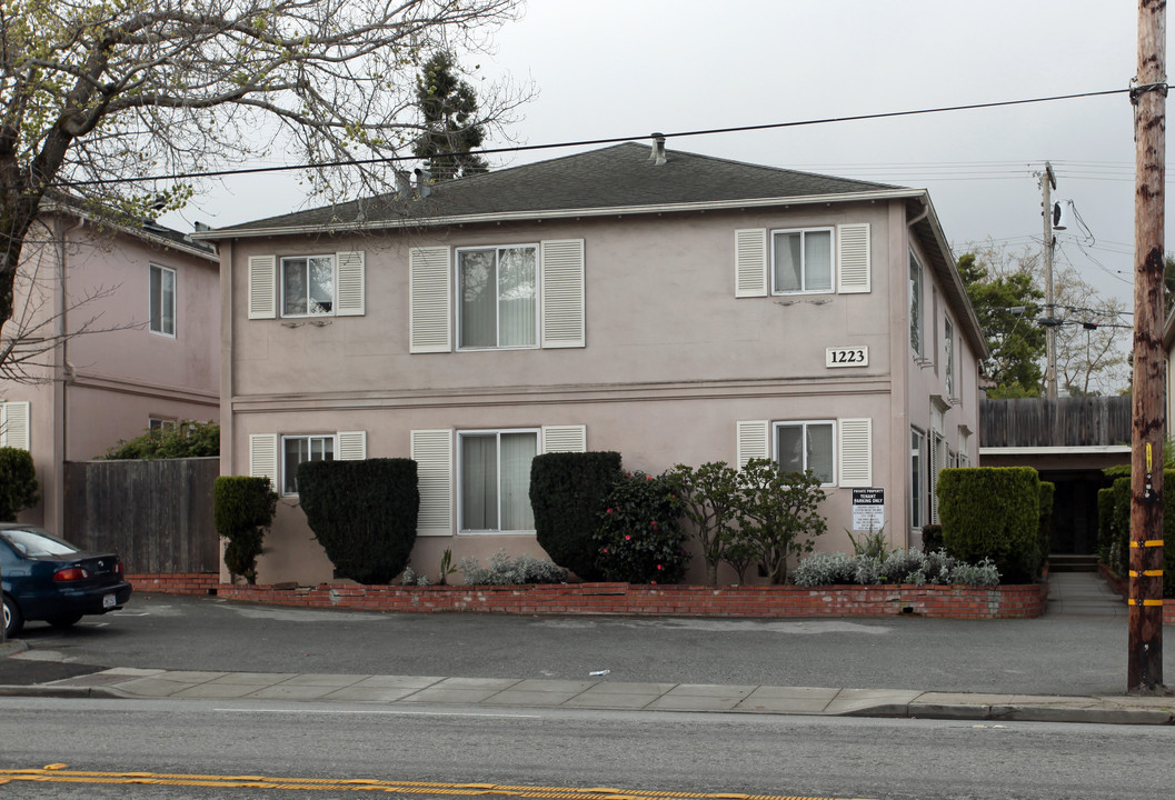 1223 El Camino Real in Burlingame, CA - Building Photo